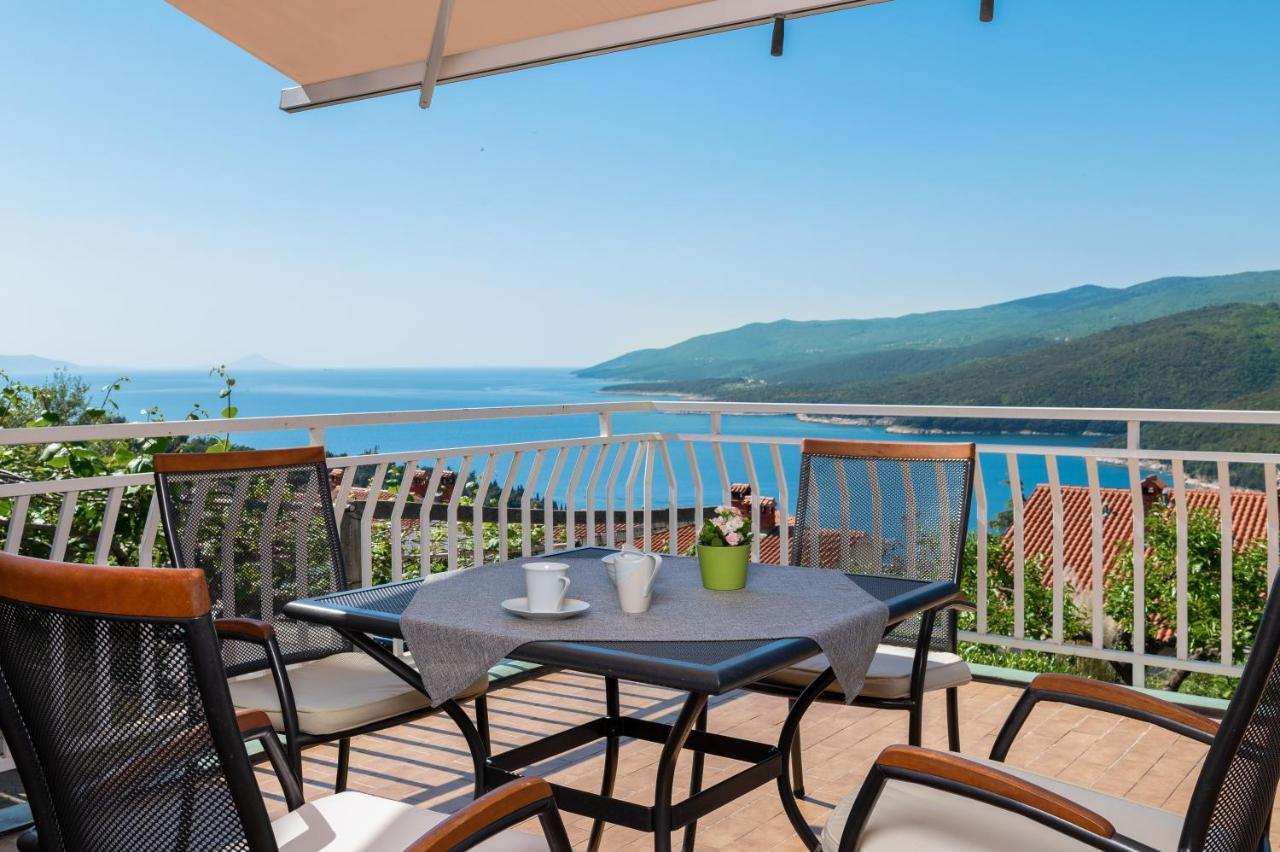 Apartments Valentino Рабац Екстериор снимка
